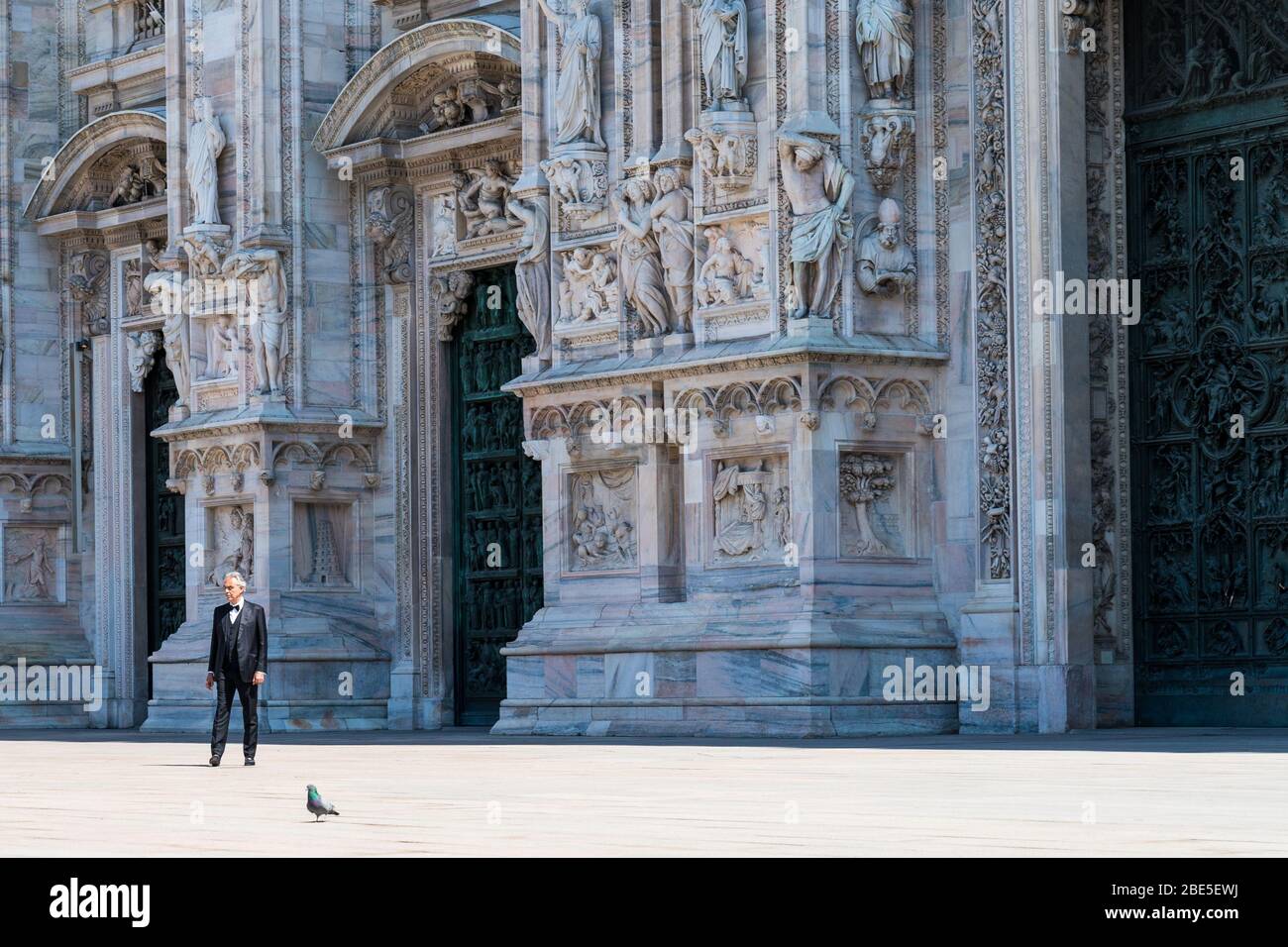 Duomo , Milano, Italia, 12 Apr 2020, Andrea Bocelli durante Andrea Bocelli al Duomo - Credit: LM/Daniele Cifalà/Alamy Live News Foto Stock