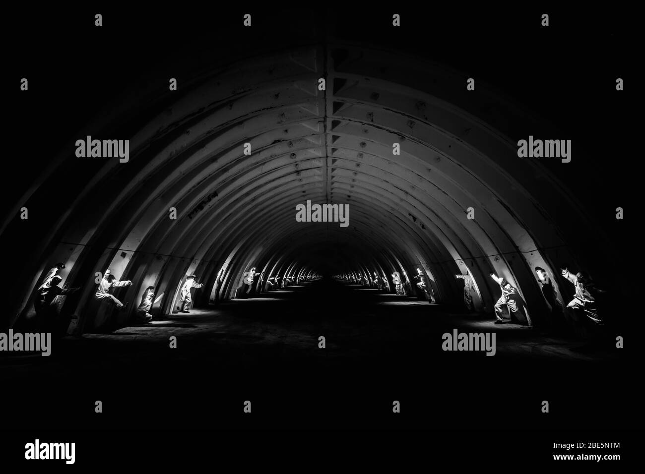 Fantasmi nel tunnel oscuro della centrale nucleare Foto Stock
