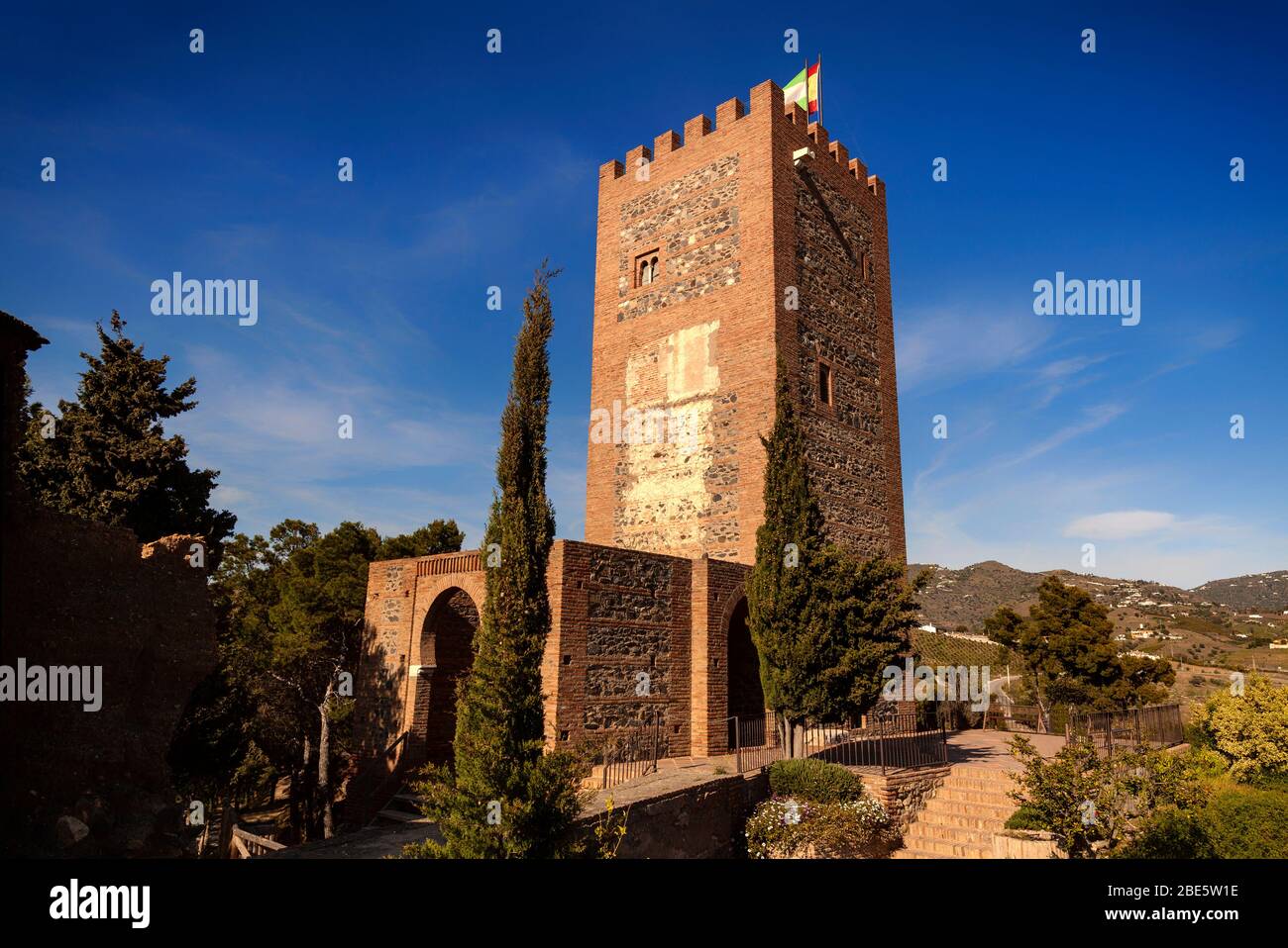 ‘Alcazaba, nota come Vêlez Fortaleza’, fortezza araba del VIII secolo che domina   Malaga, Andalusia, Spagna. Costruito per sottomodare la popolazione locale. Foto Stock