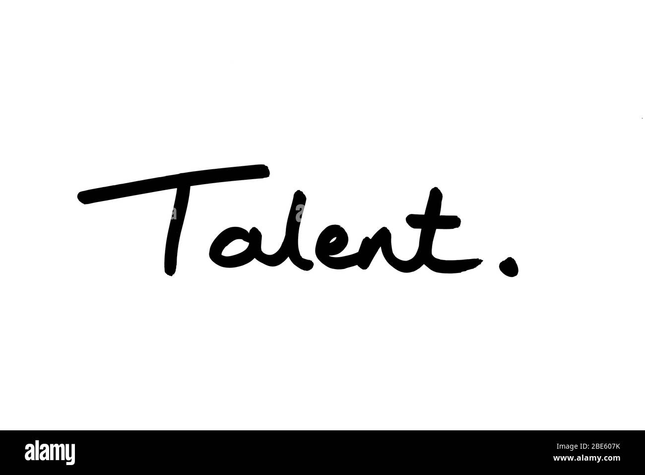 La parola Talent è scritta a mano su sfondo bianco. Foto Stock