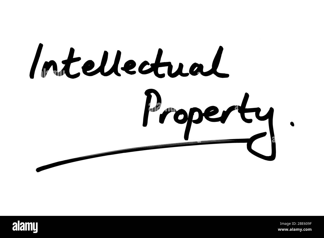 Proprietà intellettuale scritta a mano su sfondo bianco. Foto Stock