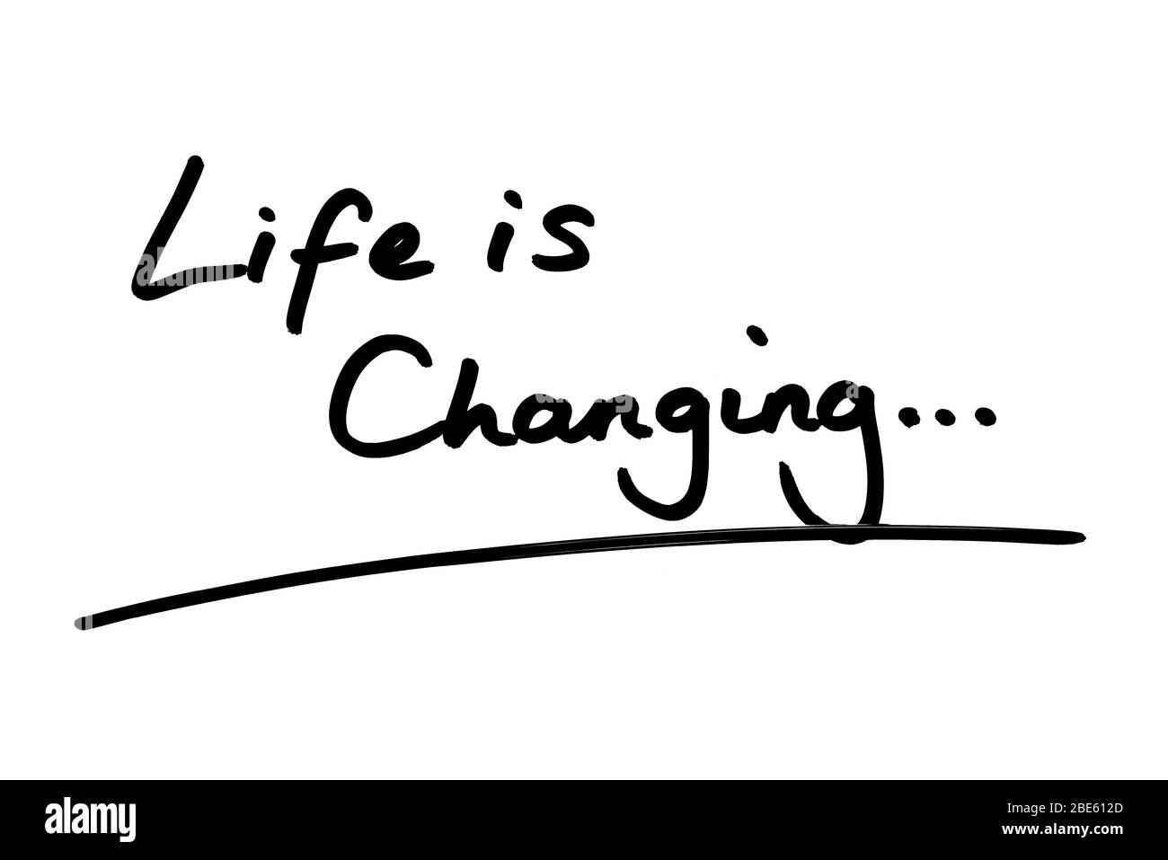 La vita sta cambiando manoscritta su uno sfondo bianco. Foto Stock