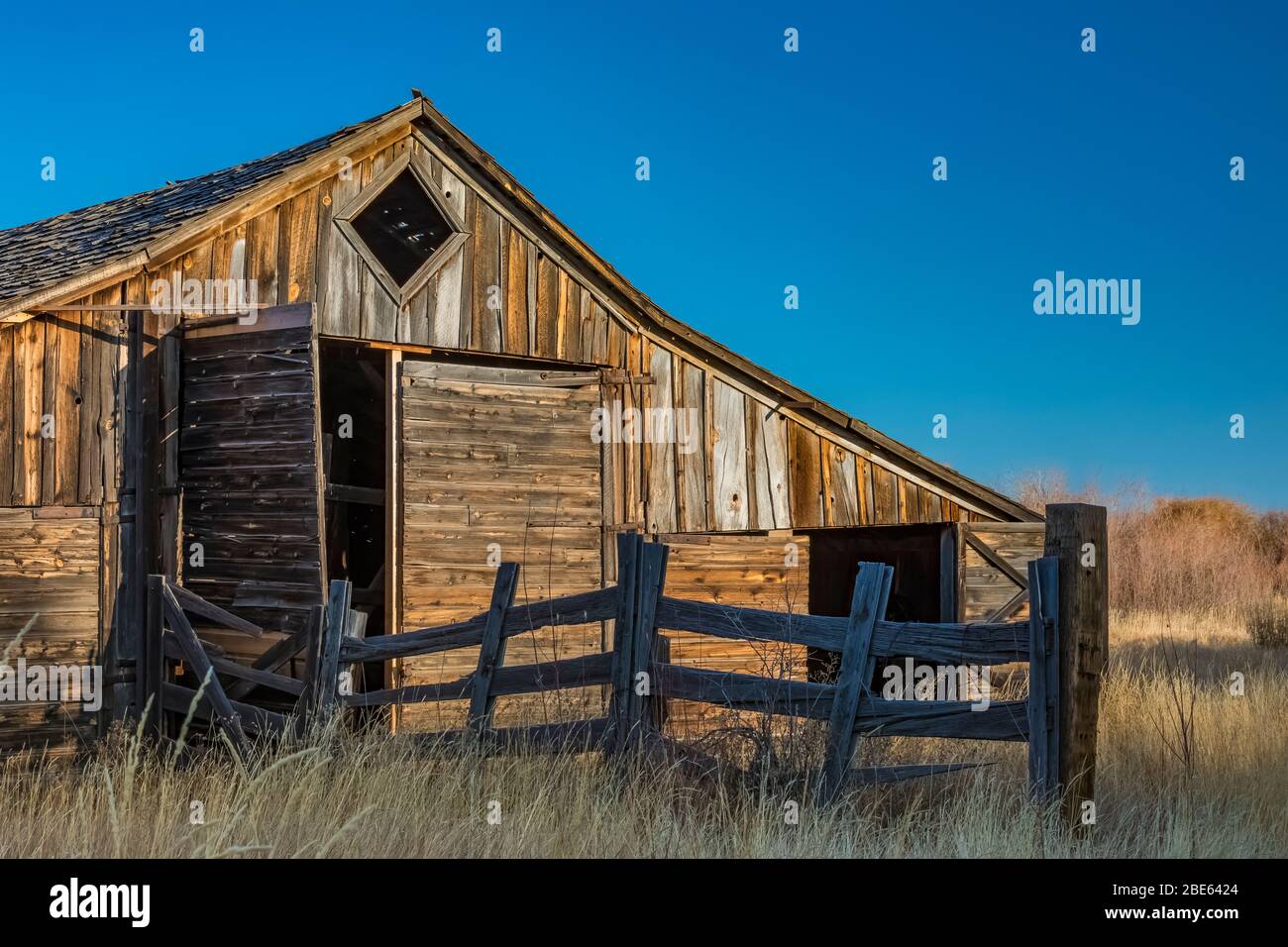 Long Barn costruito dal barone del bestiame Peter French al P Ranch nel Malheur National Wildlife Refuge, Oregon, USA Foto Stock