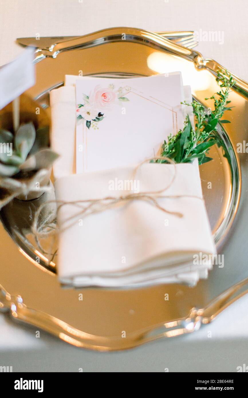 Scheda menu per pranzi di nozze. Matrimonio rustico. Preparativi per il giorno del matrimonio. Foto Stock