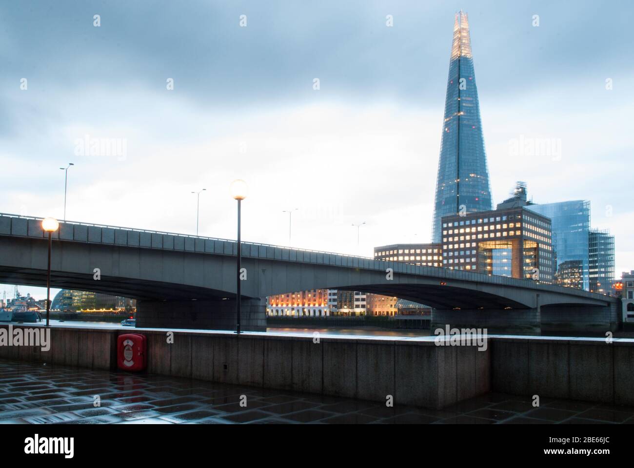 Blue Lights London Bridge, Southwark, London, SE1 di Mott, Hay e Anderson con Lord Holford concrete Structure Span Foto Stock