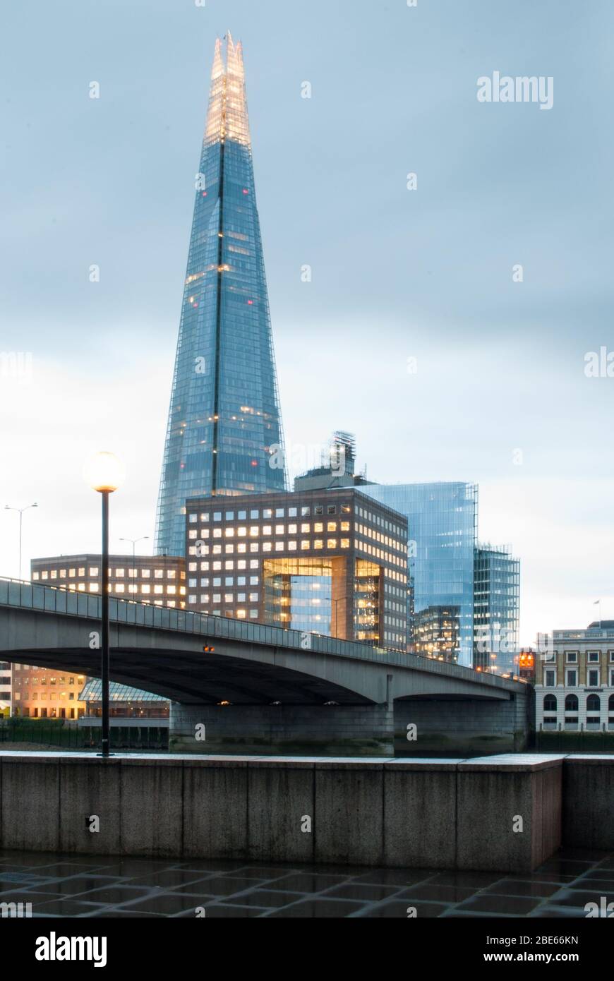 Blue Lights London Bridge, Southwark, London, SE1 di Mott, Hay e Anderson con Lord Holford concrete Structure Span Foto Stock