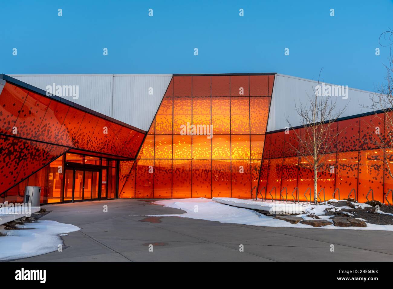 Il Great Plains Recreation Center di Calgary, Alberta il 12 aprile 2020. La Great Plains è una nuova arena di hockey nel sud-est di Calgary. Foto Stock Il Great Plains Recreation Center di Calgary, Alberta il 12 aprile 2020. La Great Plains è una nuova arena di hockey nel sud-est di Calgary. Foto Stock