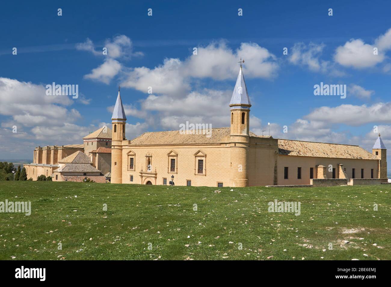 stato della facciata della vecchia università di Osuna, Siviglia. Spagna. Febbraio 26, 2020 Foto Stock