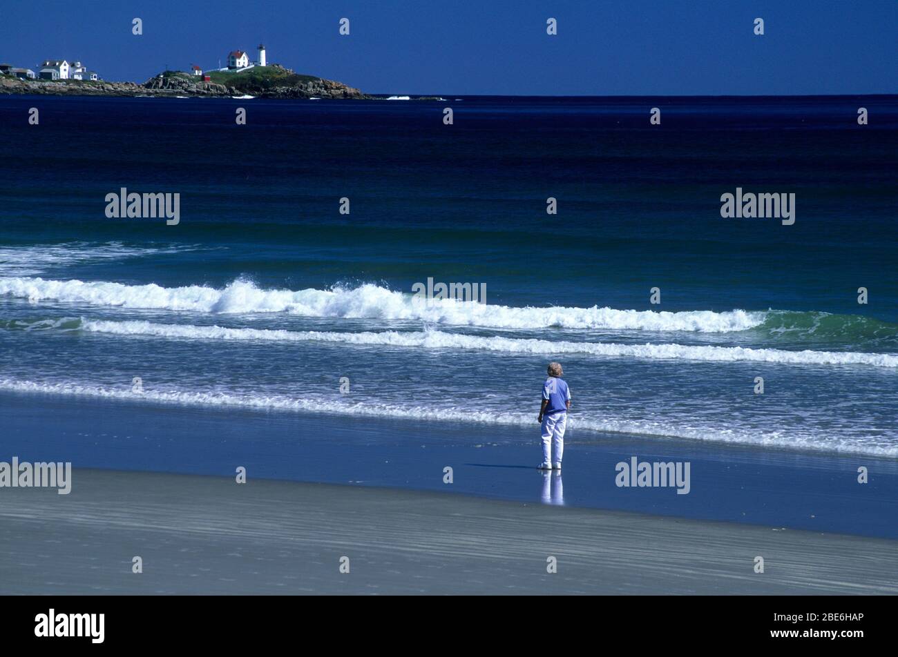 Dalla spiaggia di York Sands al faro di Nuble, York Beach, Maine Foto Stock