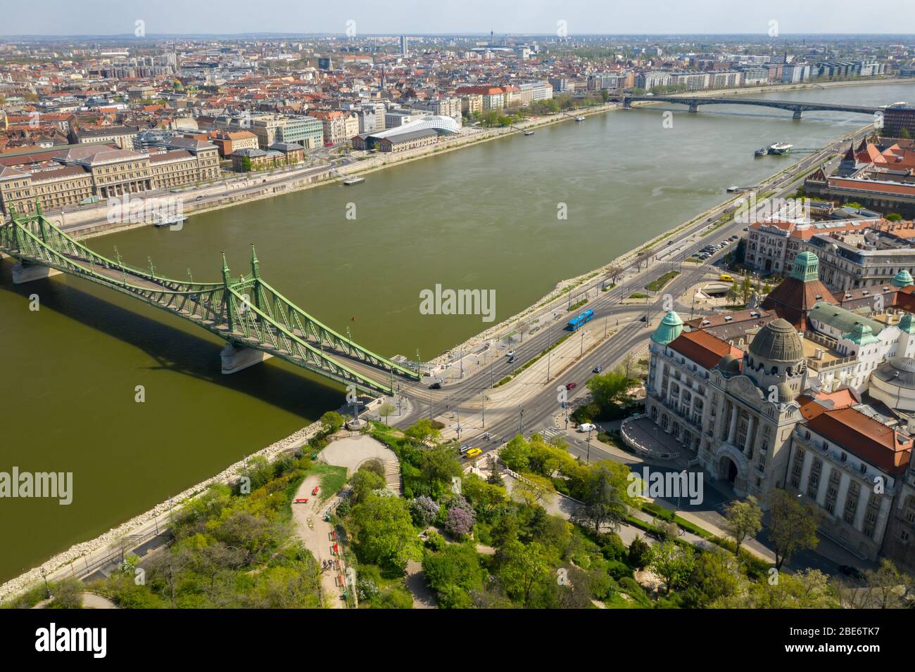Budapest, Ungheria - 12 aprile 2020: Strade vuote nella città paragonate al beacuse del coronavirus. Foto Stock