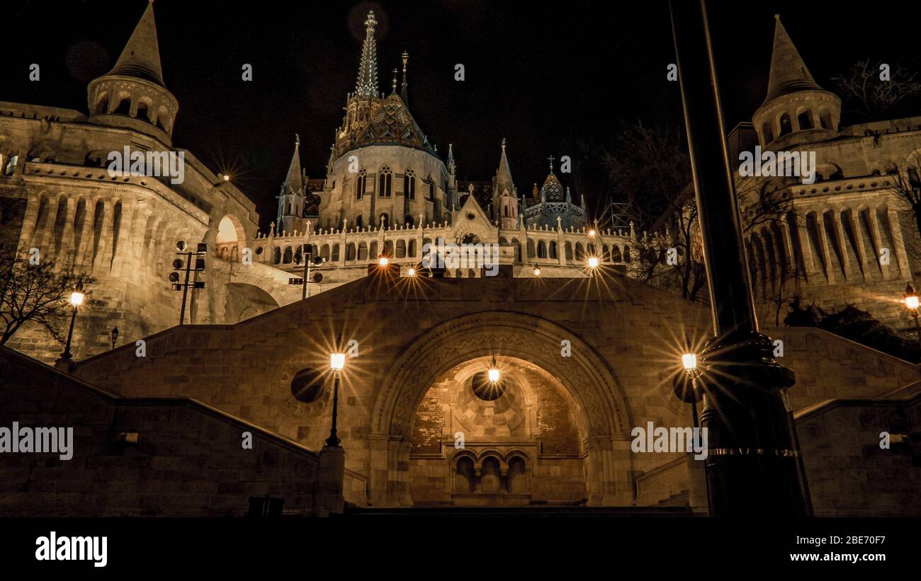 Il Bastione dei pescatori di notte - Budapest, Ungheria Foto Stock