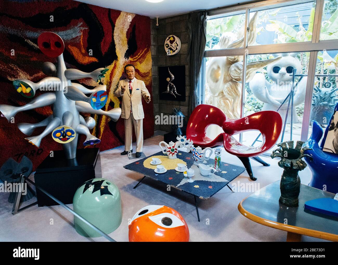 Studio, dipinti e sculture di Tarō Okamoto presso il Taro Okamoto Memorial Museum Foto Stock