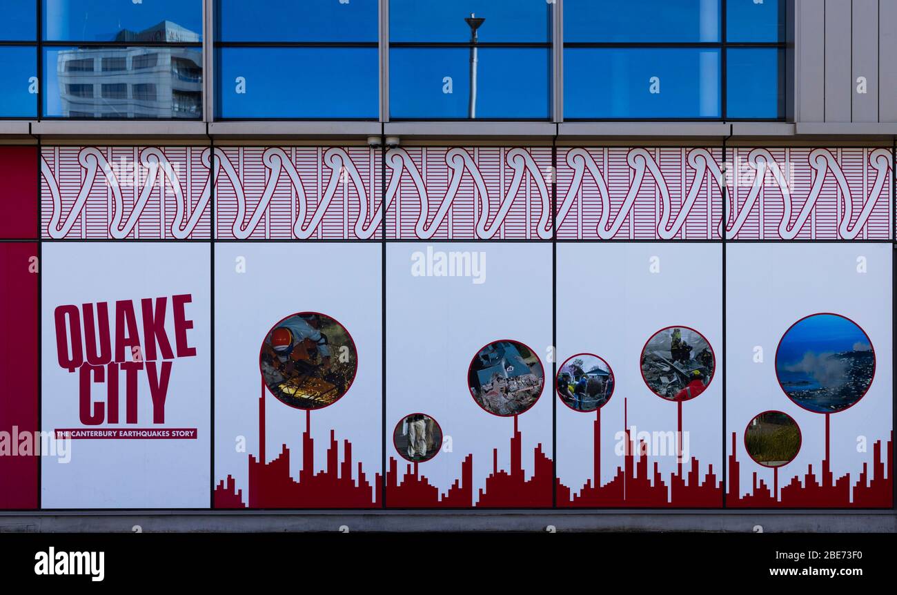 Muro esterno con l'attrazione del terremoto di Quake City al Canterbury Museum, Christchurch, Nuova Zelanda. Foto Stock