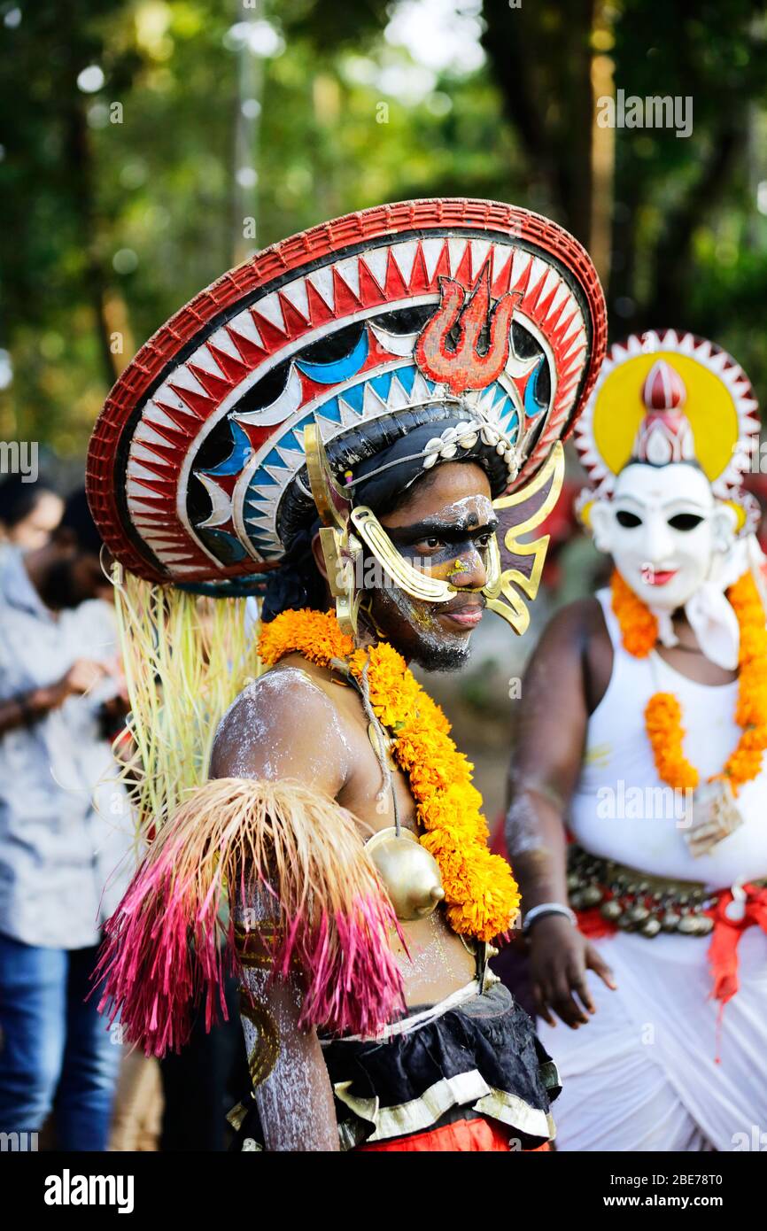ballerini di ballerini di kathakali, theyyam, thira, ballerini folcloristici, celebrazione, festival del kerala, ballerini del festival indiano, danza forma india, Foto Stock