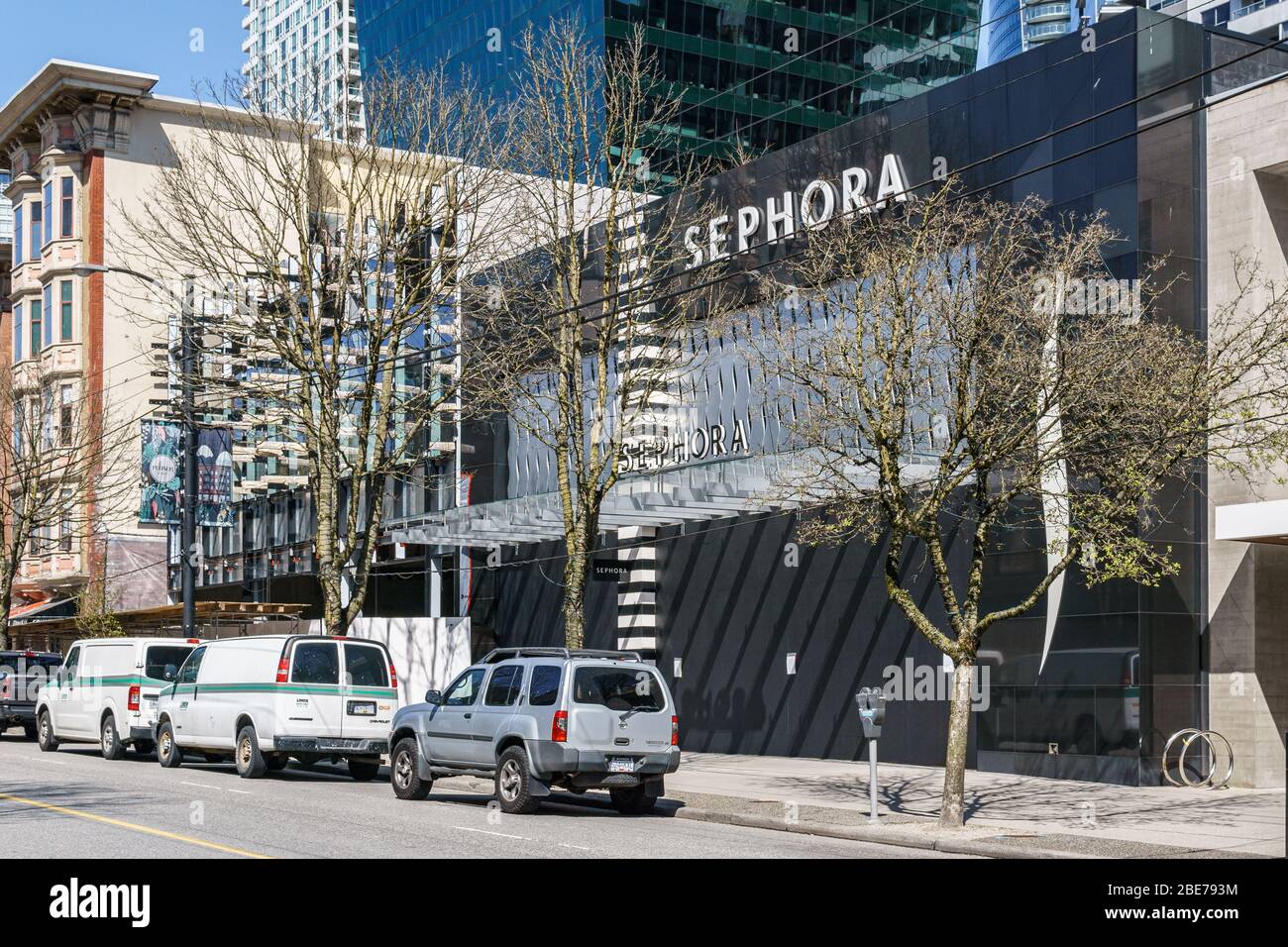 VANCOUVER, CANADA - 07 APRILE 2020: Downtown sospende temporaneamente le operazioni di negozi al dettaglio covid-19 pandemic. Foto Stock