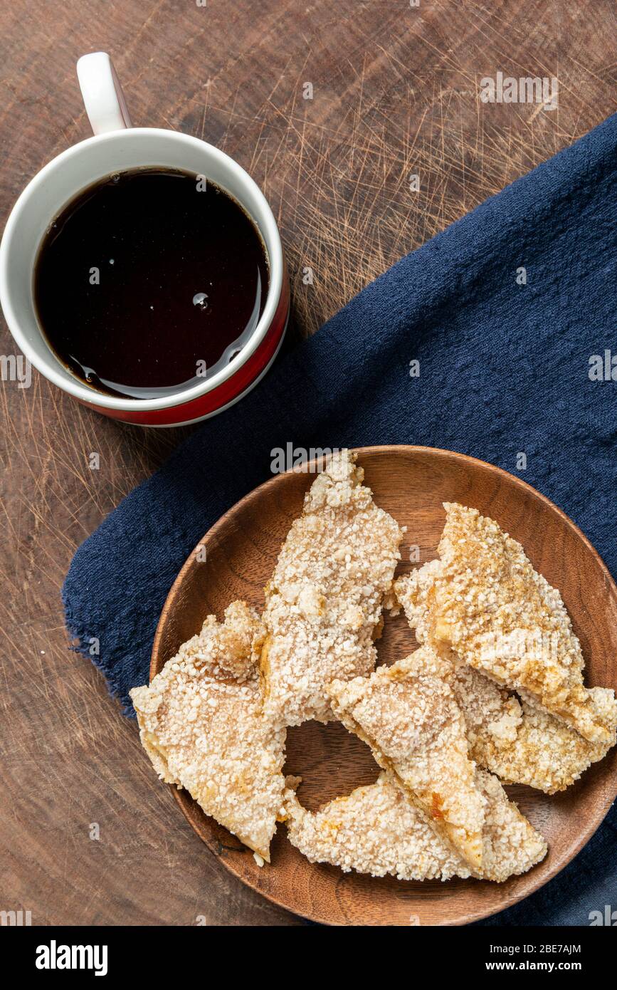 Un mucchio di delizioso pollo croccante al sale Foto Stock
