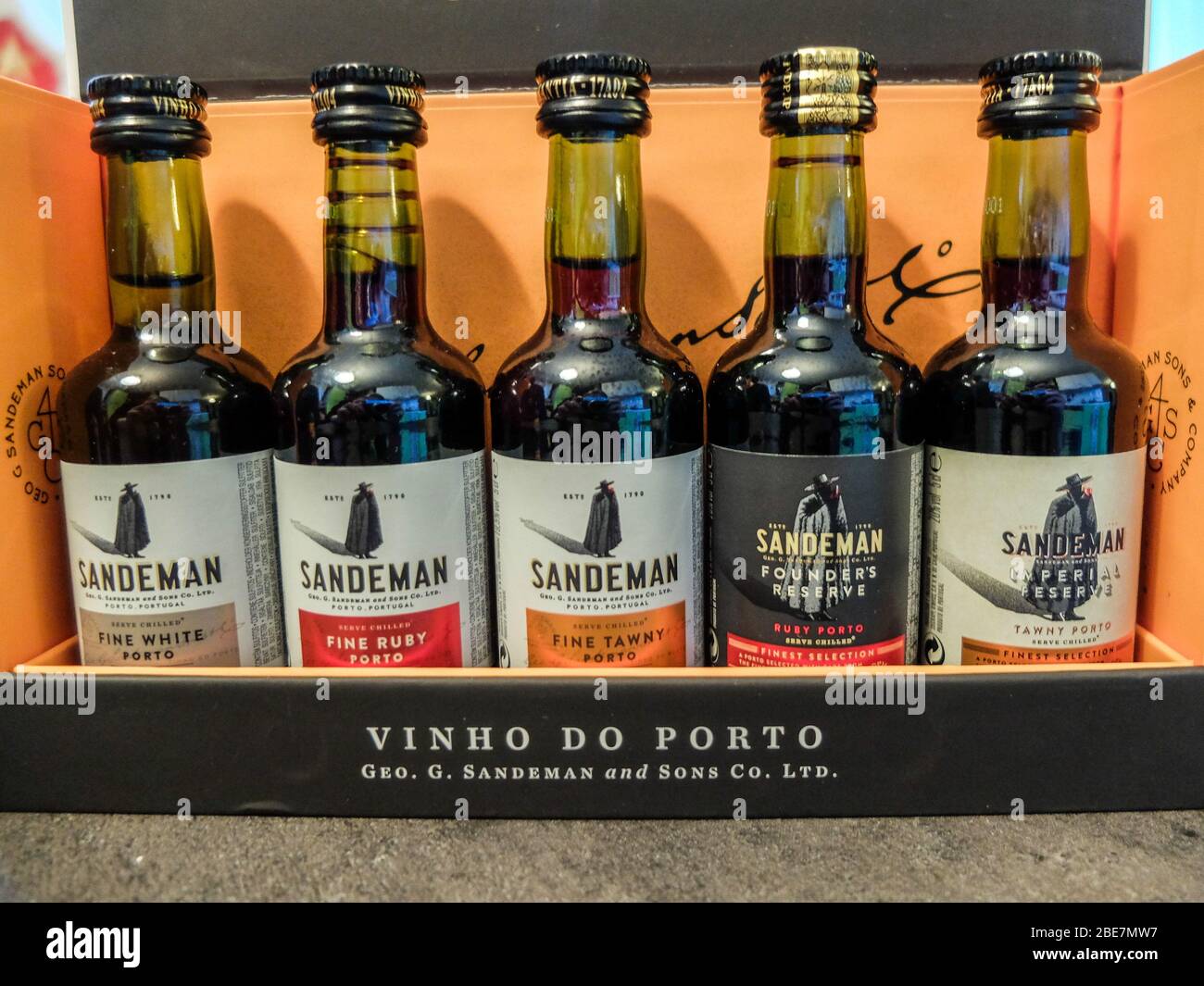 Box con miniature di Porto Sandeman Foto Stock