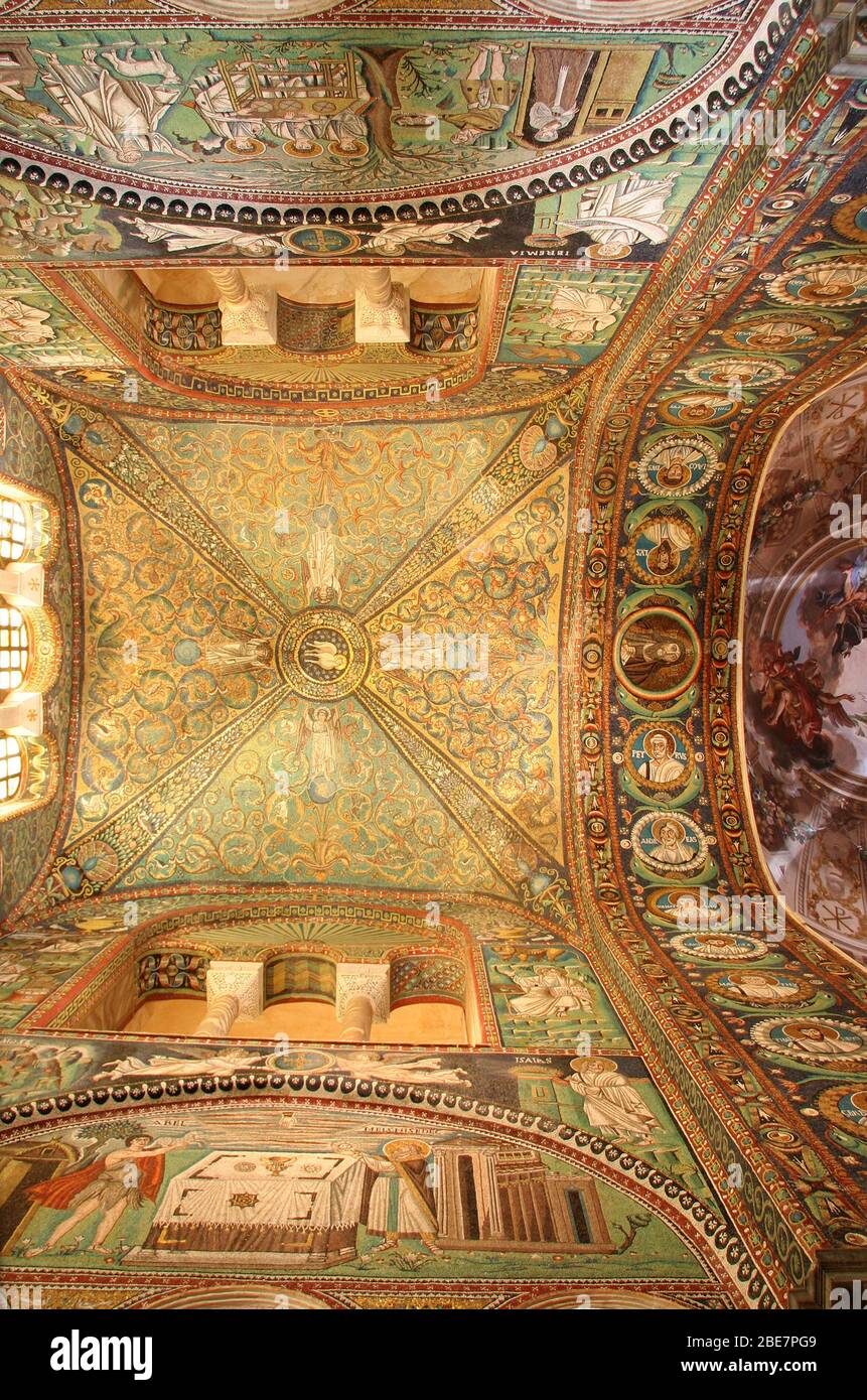 L'Italia. Ravenna. Basilica di San Vitale. Bizantina mosaici romani. All'interno. Foto Stock