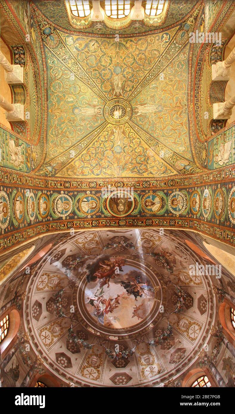 L'Italia. Ravenna. Basilica di San Vitale. Bizantina mosaici romani. All'interno. Foto Stock