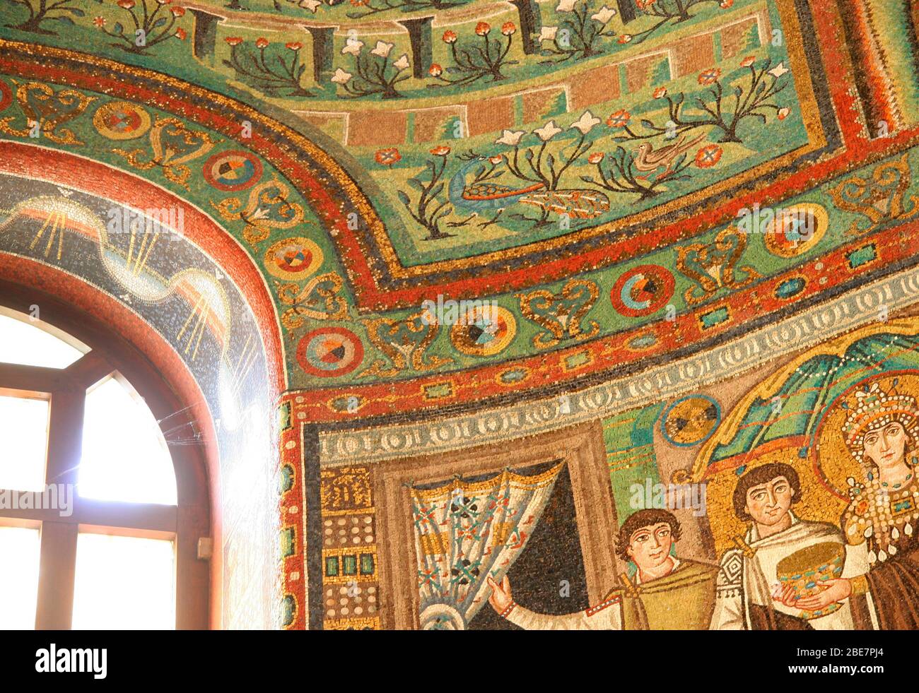Italia. Ravenna. San vitale. Mosaici bizantini romani. 6 ° secolo. Interno. Foto Stock