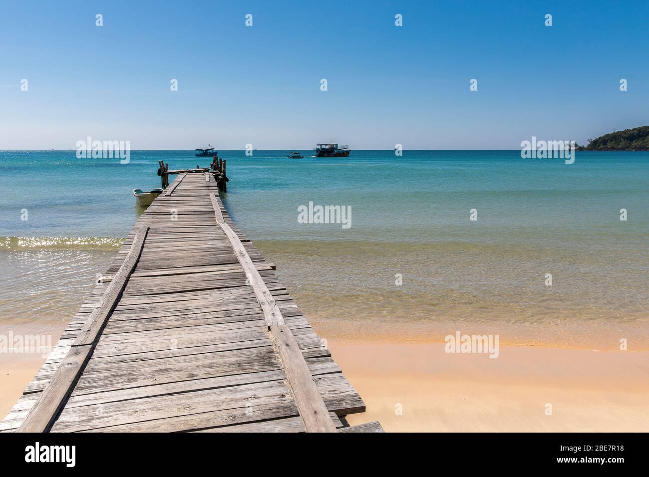 Old Wood Pier, Lazy Beach, Koh Rong Samloem, Cambogia. Foto Stock