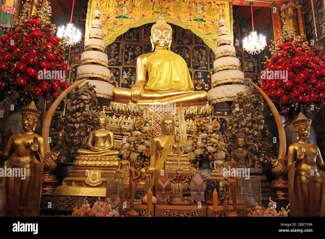 Buddha Figure a Wat Phanan Choeng, Ayutthaya, Thailandia Foto Stock
