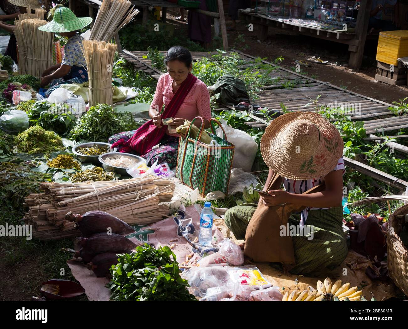 Miniera Thayuk villaggio, Inle Lago, Myanmar - Giugno 2017: Mercato in azione Foto Stock