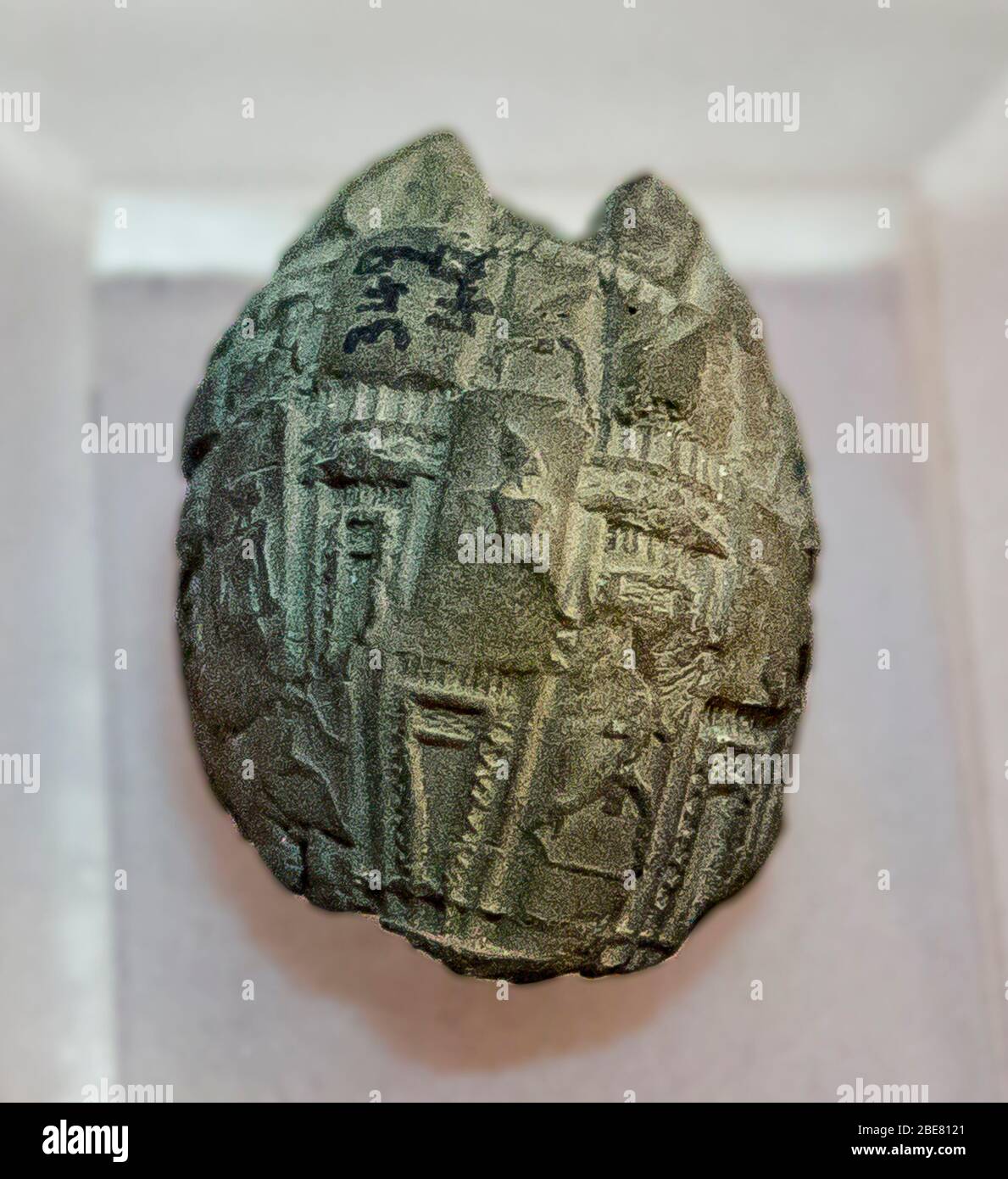 Egitto, Cairo, Museo Egizio, sigillo di argilla con impressione proveniente da un sigillo di cilindro. Questo fango è stato trovato in Umm el Qab, Abydos. Dinastia 1. Foto Stock