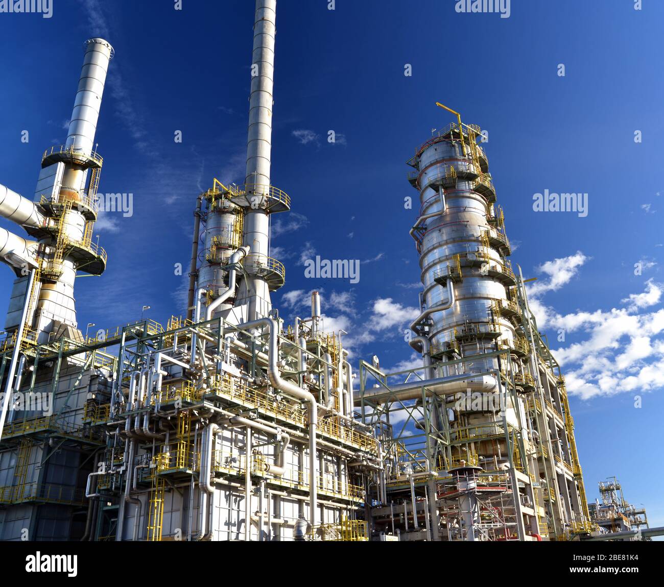 Industria chimica - Edificio di raffineria per la produzione di carburanti Foto Stock