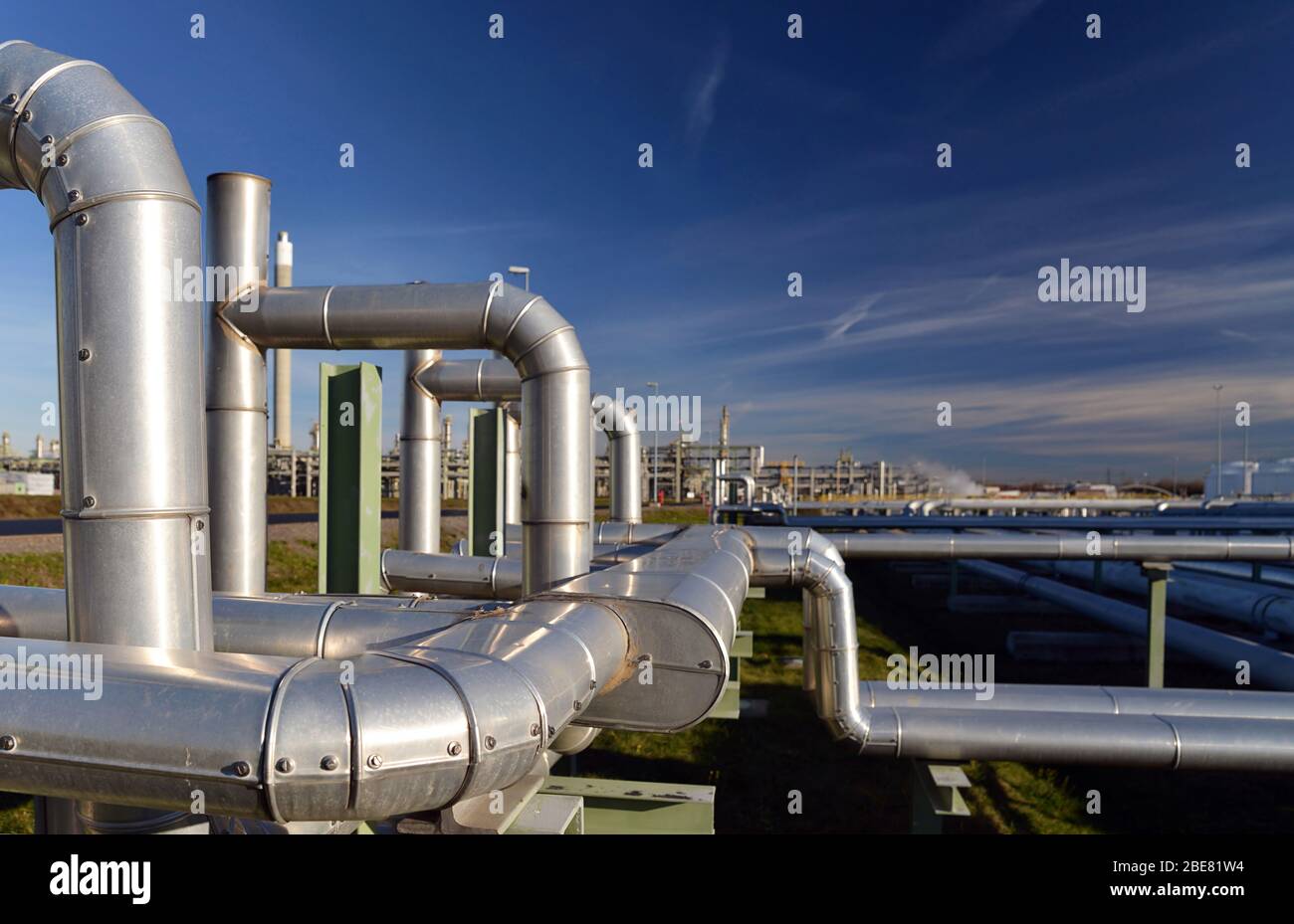 Raffineria per la produzione di carburante - Architettura e gli edifici di un complesso industriale Foto Stock