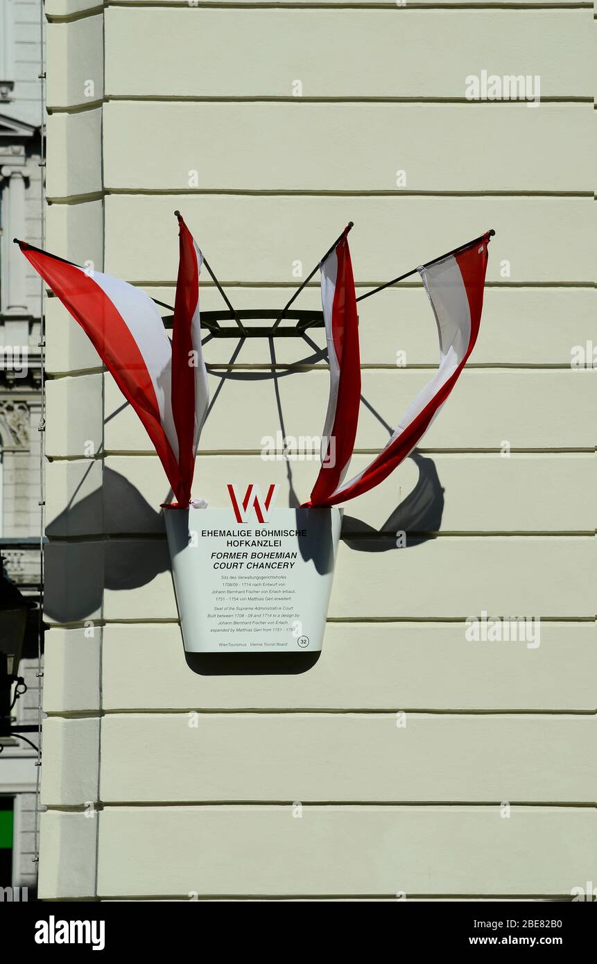 Vienna, Austria - 27 marzo 2016: Imbarco con descrizione dell'ex cancelleria boema in piazza ebraica, un'attrazione turistica preferita dall'UNESCO Foto Stock