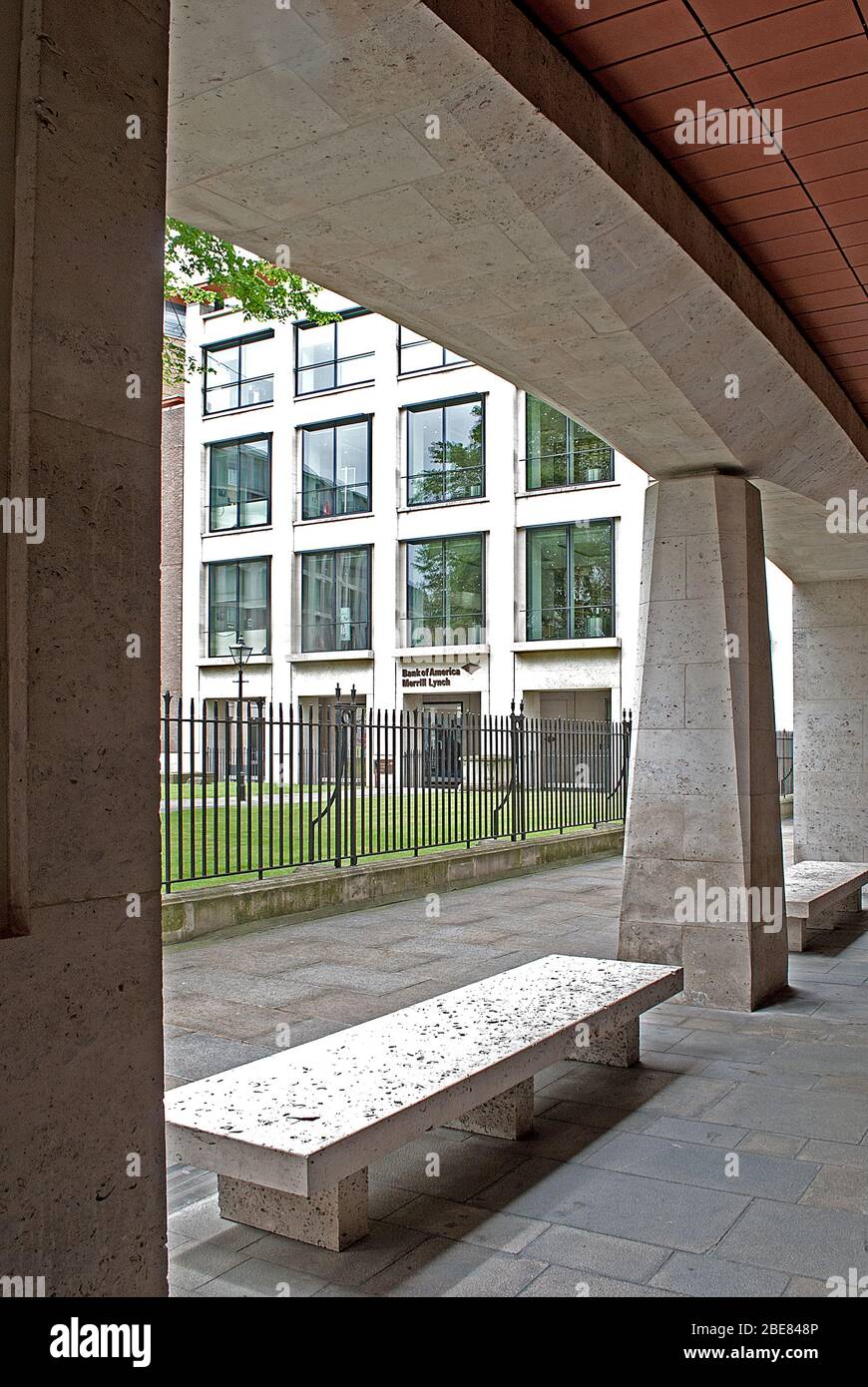 Portland Stone Bank of America Merrill Lynch Financial Center, 2 King Edward Street, Londra EC1A di Swanke Hayden Connell Architects David Walker Foto Stock