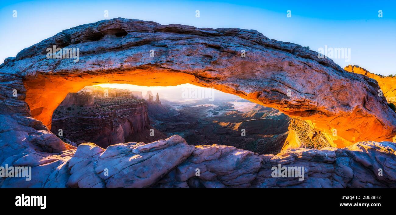 Mesa Arch,Canyonland National Park quando sunrise,Moab,Utah,Stati Uniti d'America. Foto Stock