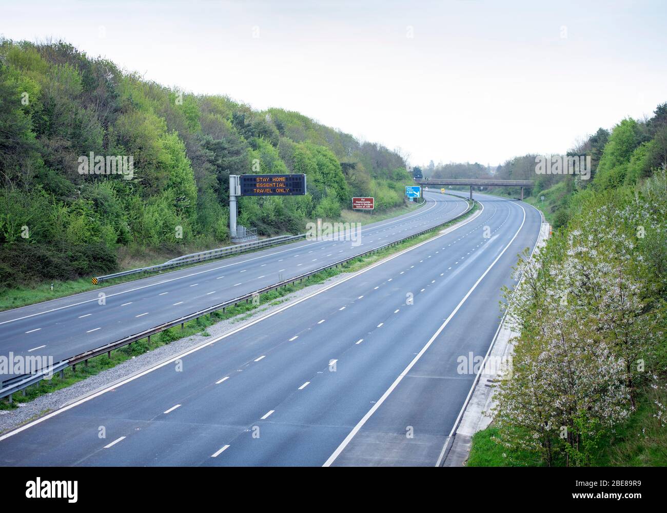 Vicoli vuoti sulla M5 vicino Taunton come la gente obbedisce consiglio del governo di 'casa di ritorno' durante il blocco Coronavirus Regno Unito Foto Stock