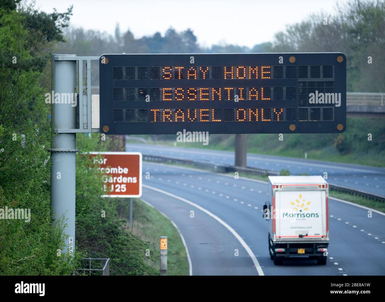 Solo il traffico merci sulla M5 vicino Taunton durante la chiusura Coronavirus UK Foto Stock