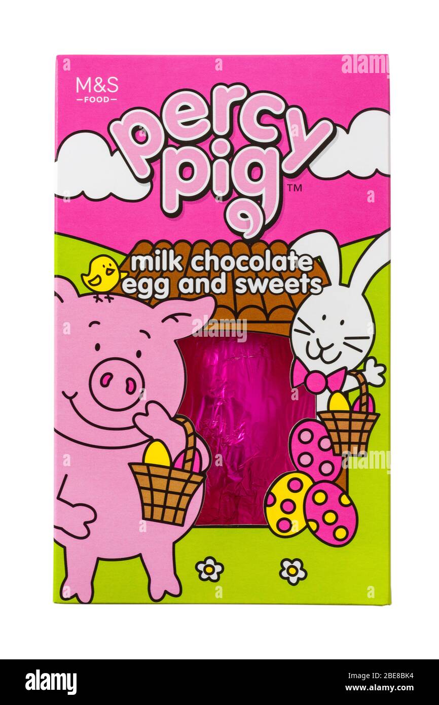 M&S Percy Pig uova di cioccolato al latte e dolci isolati su sfondo bianco - Percy Pig uovo di Pasqua Foto Stock