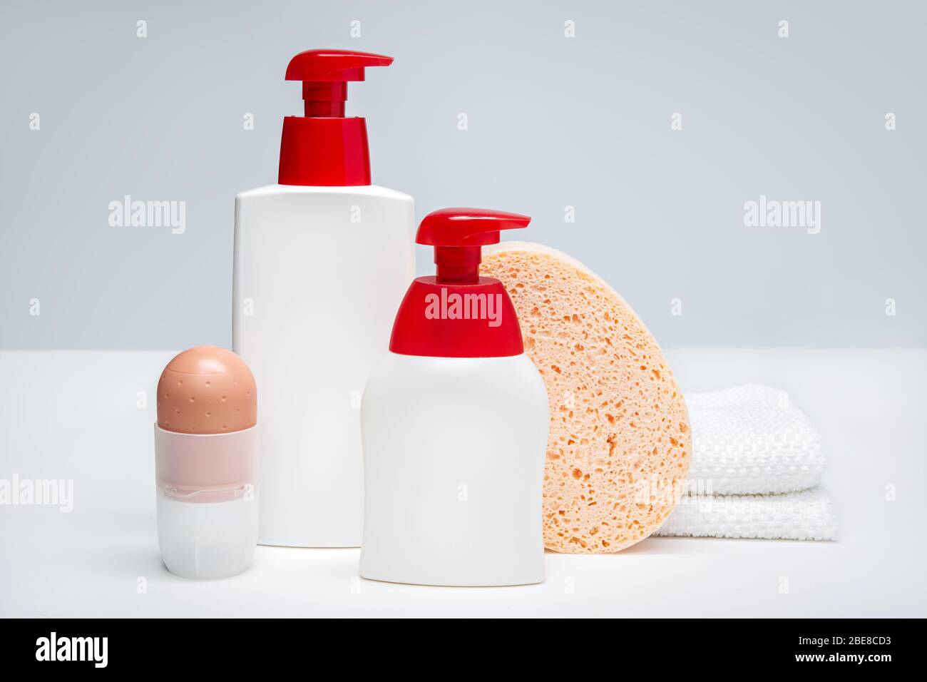 Set di prodotti per la cura del corpo. Concetto di igiene del corpo. Mock up Foto Stock