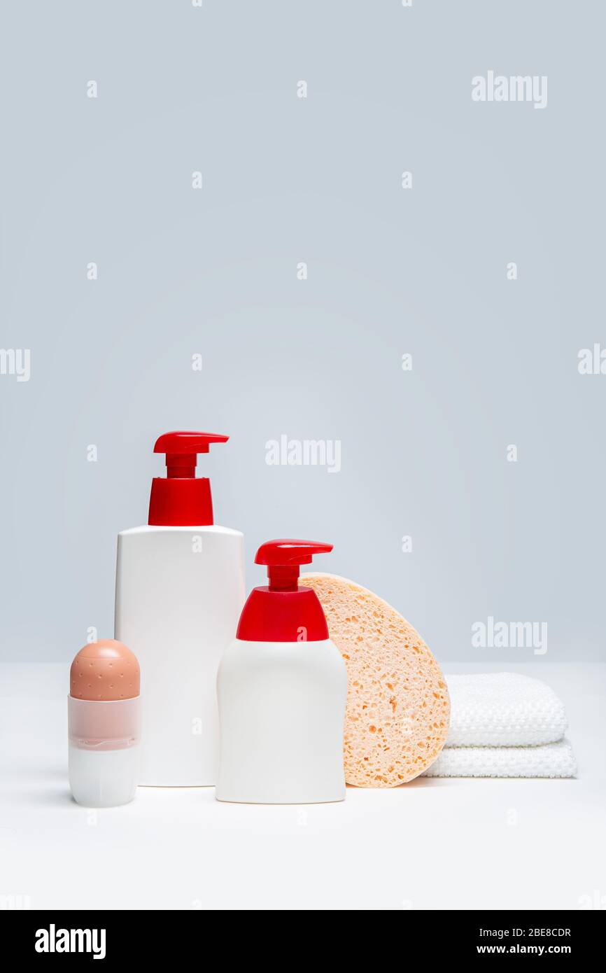 Set di prodotti per la cura del corpo. Concetto di igiene del corpo. Creare spazio per le copie Foto Stock