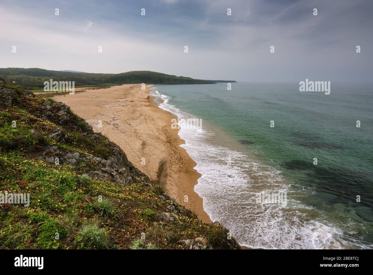 Seascape con spiaggia presso la foce del fiume Veleka, Sinemorets Village, regione di Burgas, Bulgaria Foto Stock