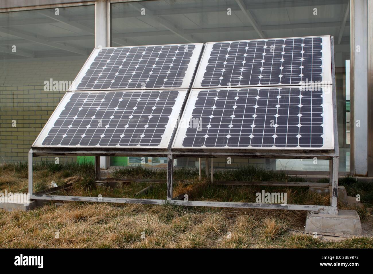 primo piano di riscaldatori solari, sulle subtilis, è una nuova fonte pulita di energia. Foto Stock