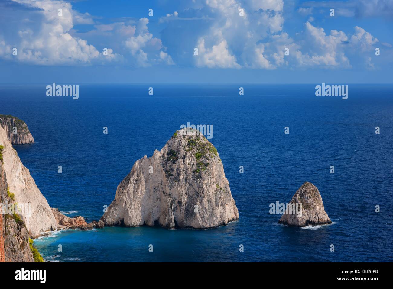 Il Mizithres, piccoli e grandi. Meravigliose formazioni rocciose sul capo di Keri, l'isola di Zante. La Grecia. Foto Stock