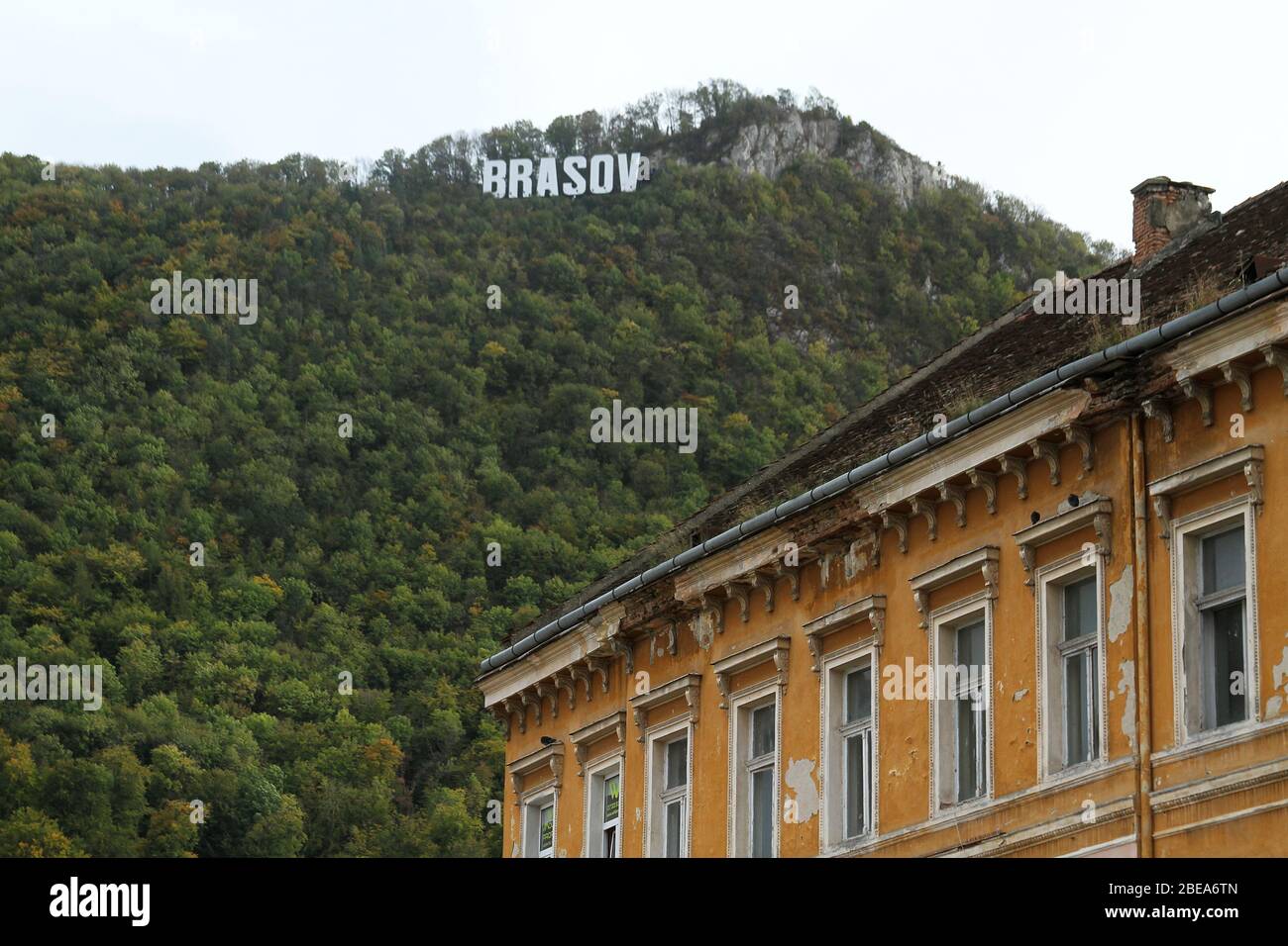 Il cartello della città sul Monte Tampa, a Brasov, Romania Foto Stock