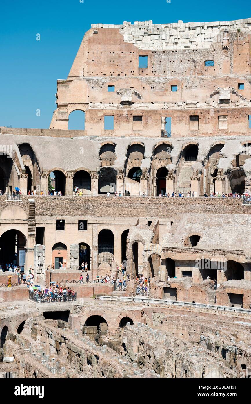 Interno del Colosseo, Roma, Italia Foto Stock