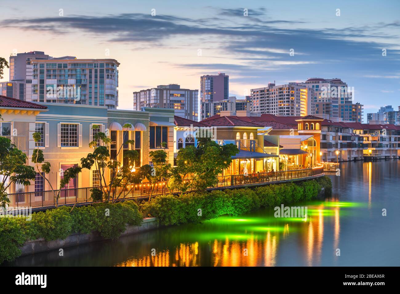 Naples, Florida, Stati Uniti d'America skyline del centro al tramonto. Foto Stock