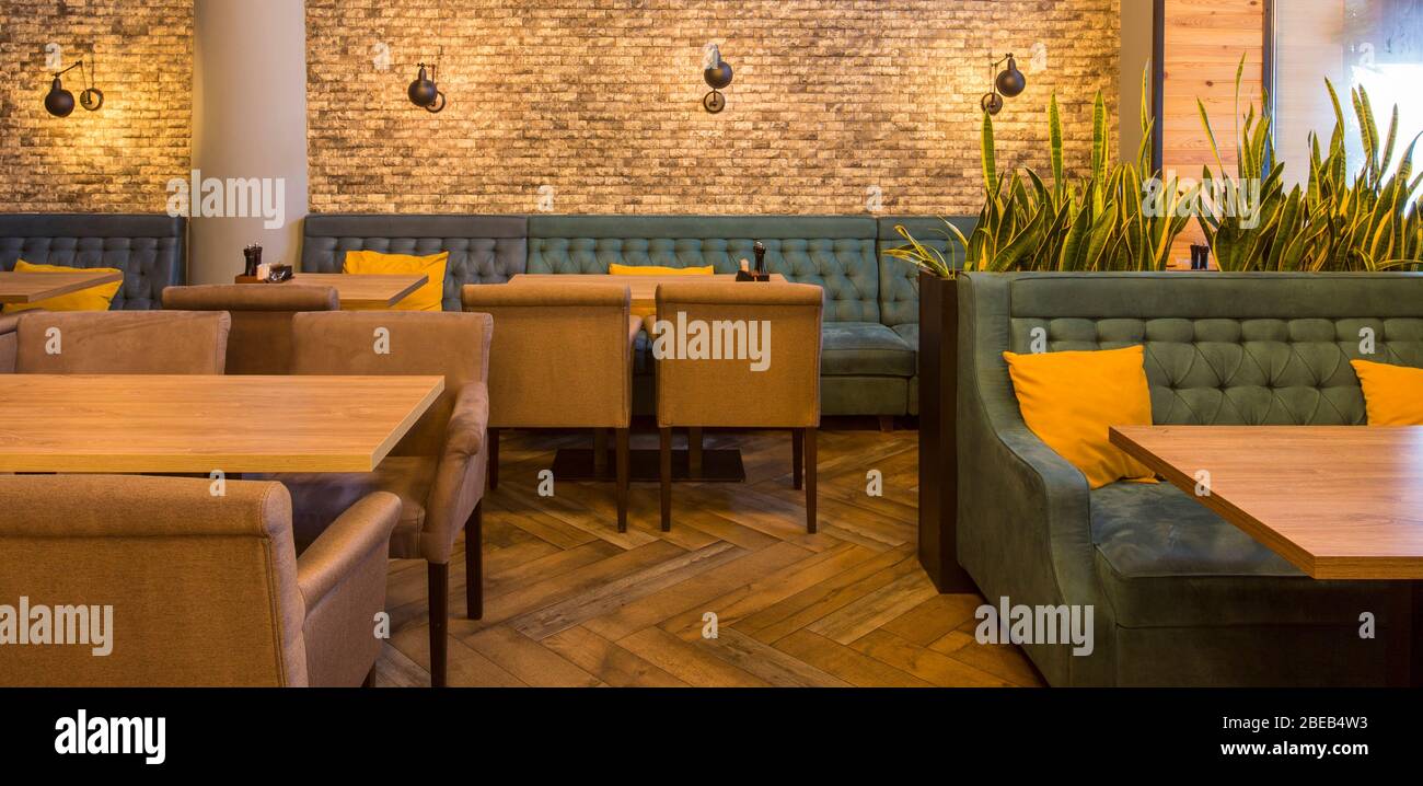 Il ristorante vuoto con interni moderni, spazio di copia Foto Stock