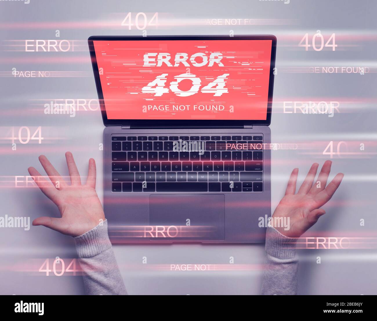 Mani sparse visualizzate, 404 pagine non trovate sullo schermo del laptop Foto Stock