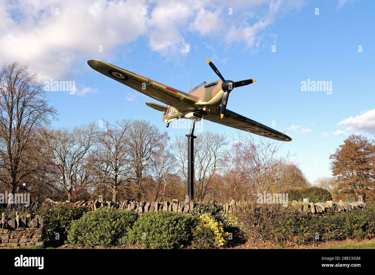 Replica di un combattente della battaglia di uragano della Gran Bretagna ad Alexandra Gardens Windsor, un memoriale a Sir Sydney Camm, Berkshire Inghilterra UK Foto Stock