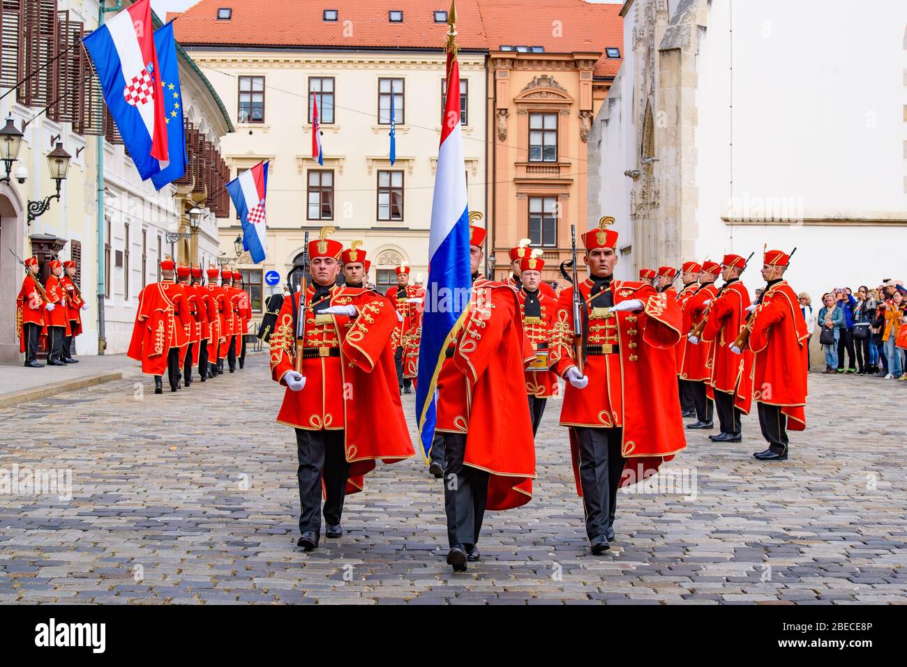 Cerimonia del Cambio della Guardia in Piazza San Marco a Zagabria, Croazia Foto Stock