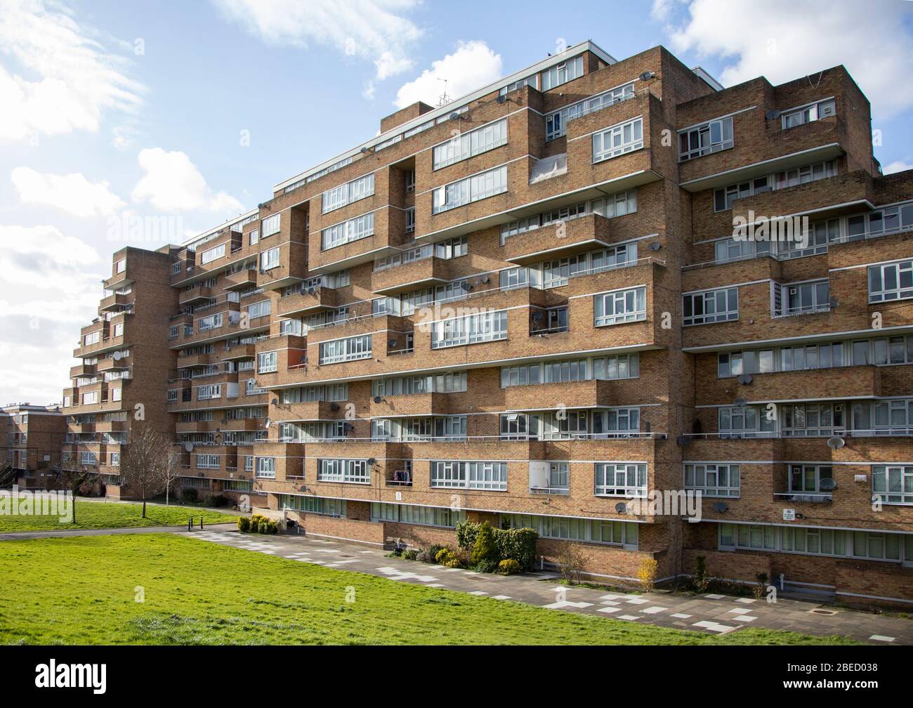 Dawson's Heights, una grande tenuta sociale progettata da Kate Macintosh e costruita tra il 1964 e il 1972 nel sud-est di Londra. Foto Stock