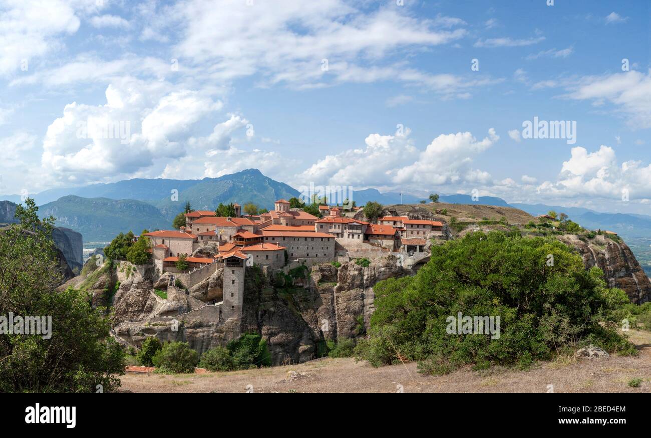 Meteora, rinomata formazione rocciosa nella Grecia centrale, complesso di monasteri ortodossi orientali, patrimonio dell'umanità dell'UNESCO, Balcani Foto Stock